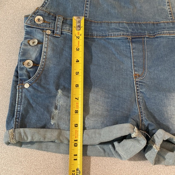 Smashed Lemons - women’s denim short-alls. Size 8 - Picture 9 of 9